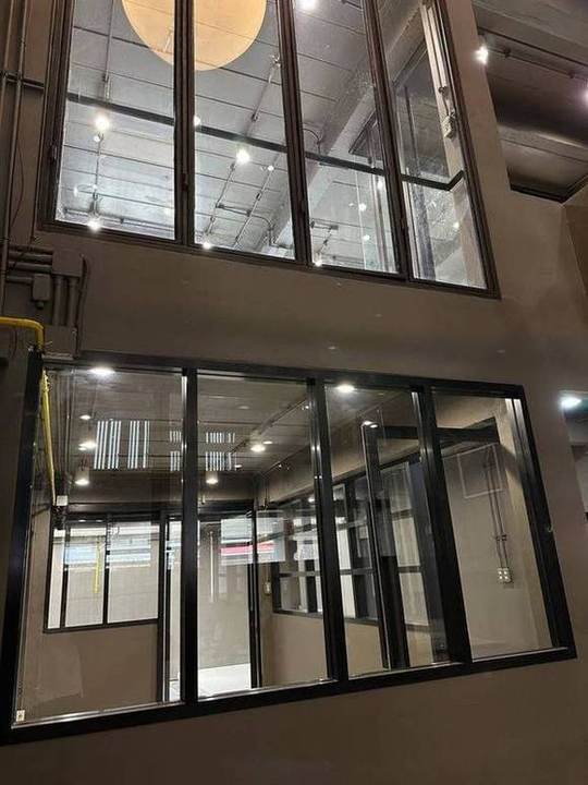 Rama 9 Soi 19 Designer Home Office: Glass-walled work rooms