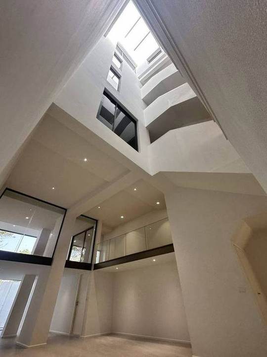 Pridi 14 Townhome & Home Office: Light well above the hall