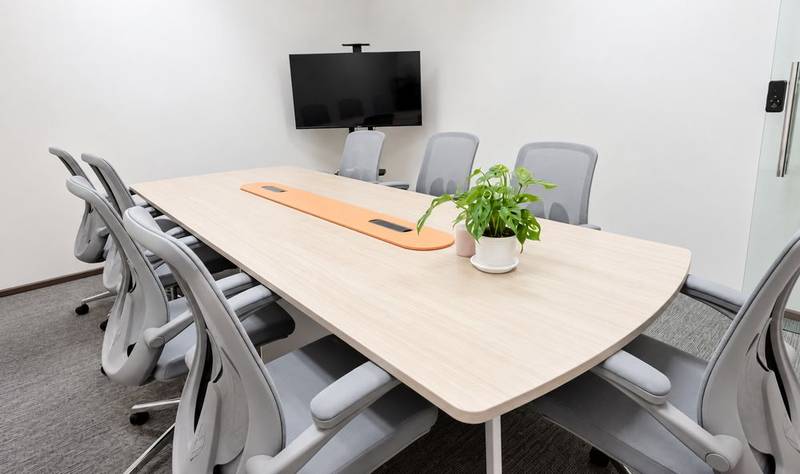 Okay Space · Pier 111 · 76 m²: Private office with city view (example)