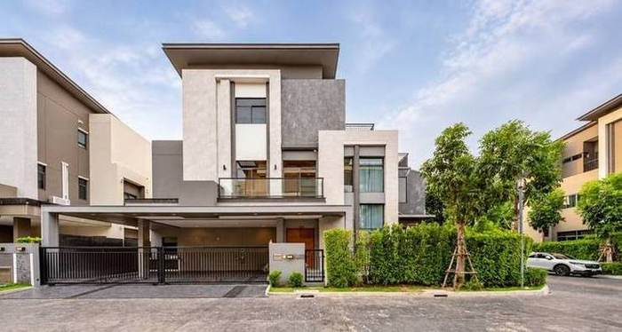 The Gentry Sukhumvit 101: Front, corner plot