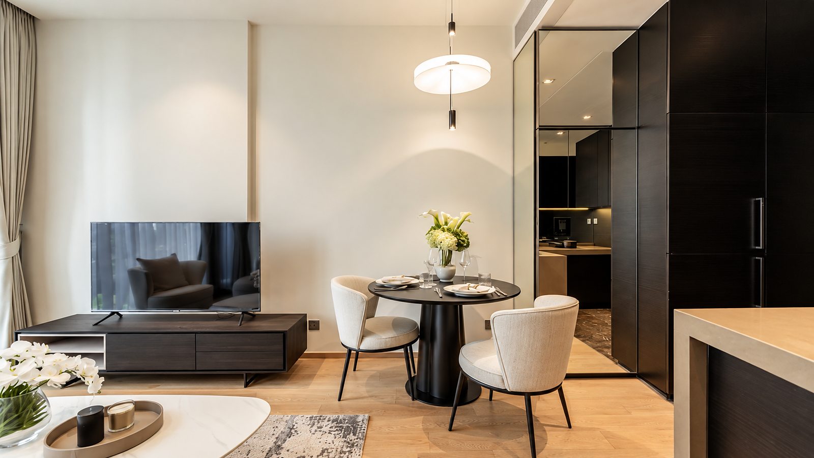 28 Chidlom: Dining area