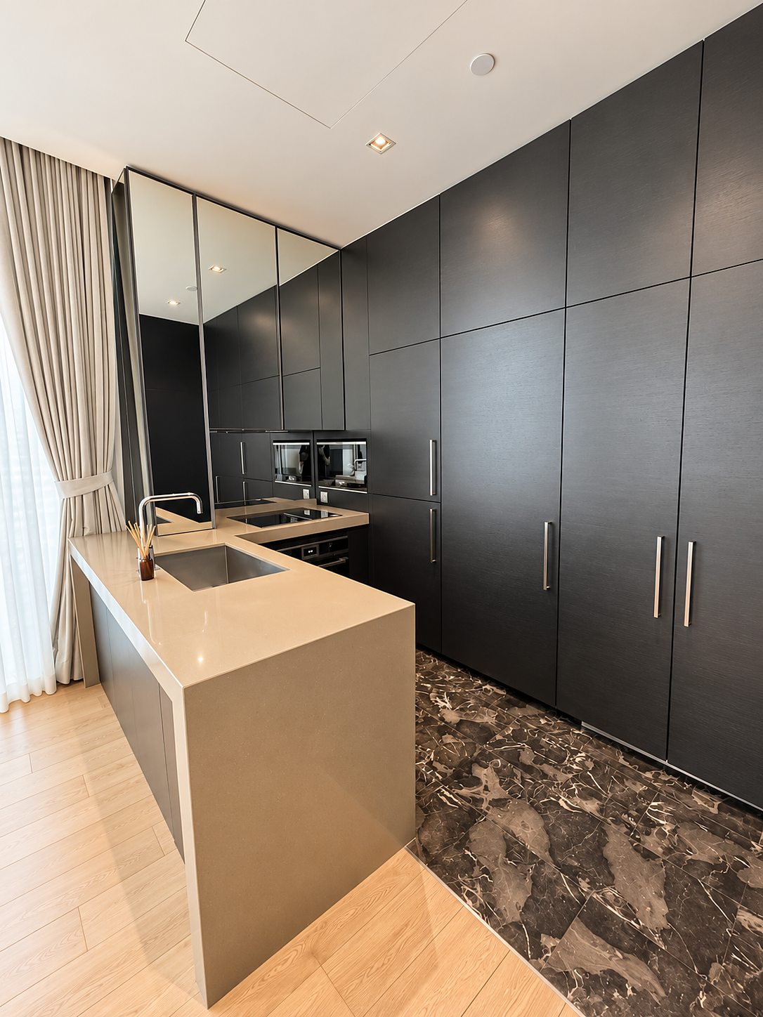 28 Chidlom: Kitchen