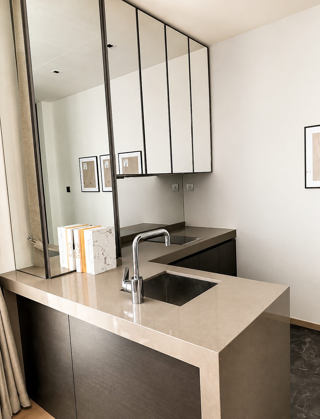 28 Chidlom: Kitchen sink counter