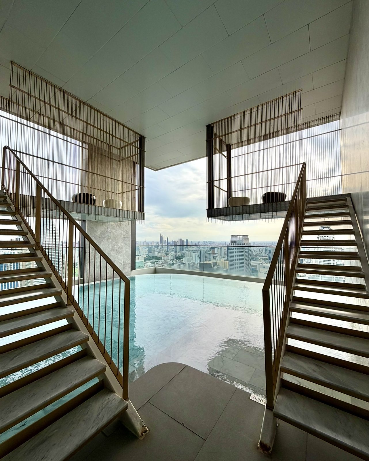 28 Chidlom: Pool deck view