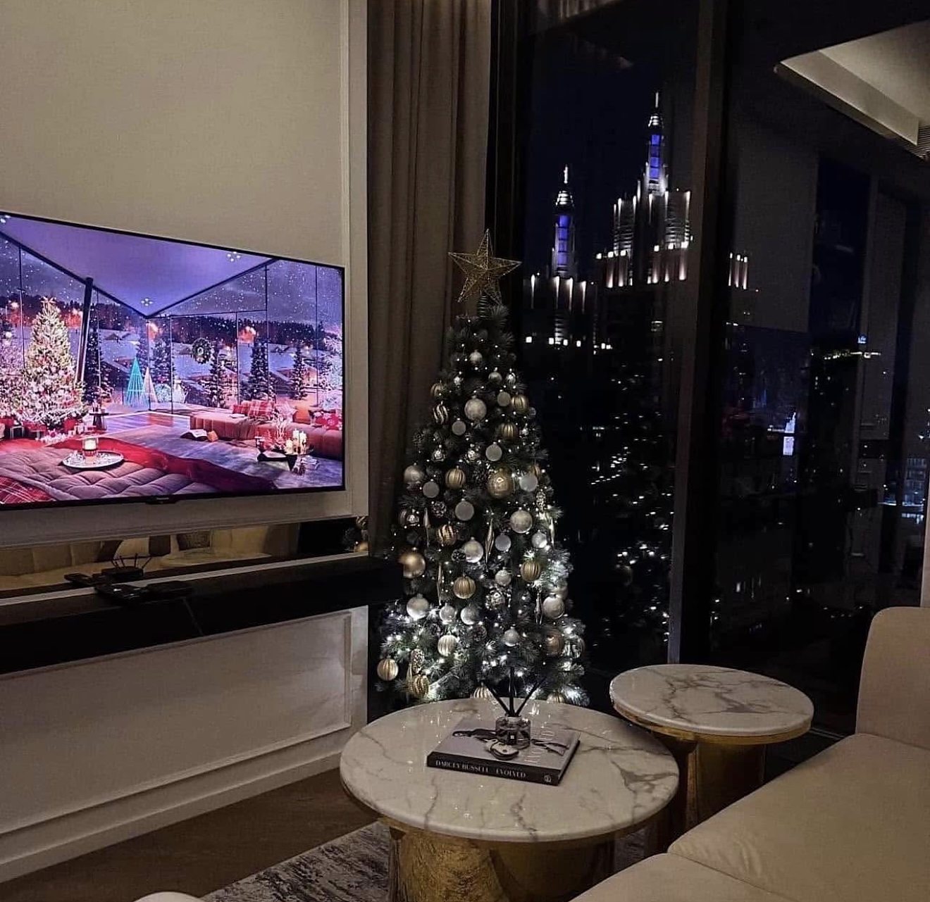 28 Chidlom: Living room at night