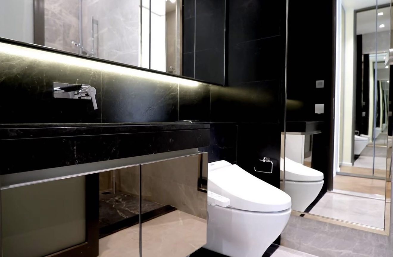 28 Chidlom: Bathroom