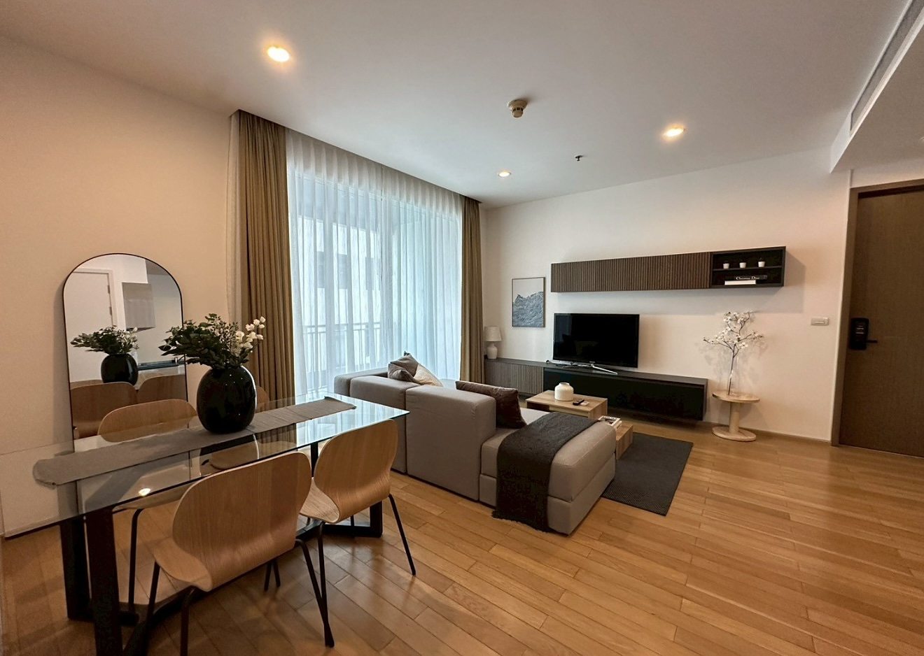 39 by Sansiri: Living and dining area