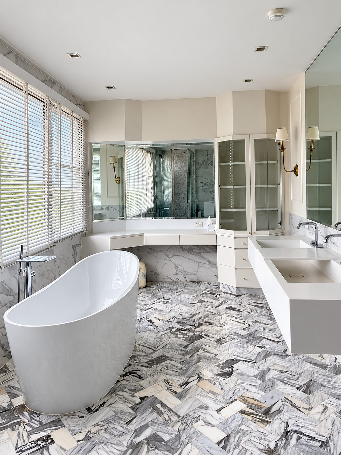 5-Storey Residential Building Thonglor 23: Bathroom with freestanding tub