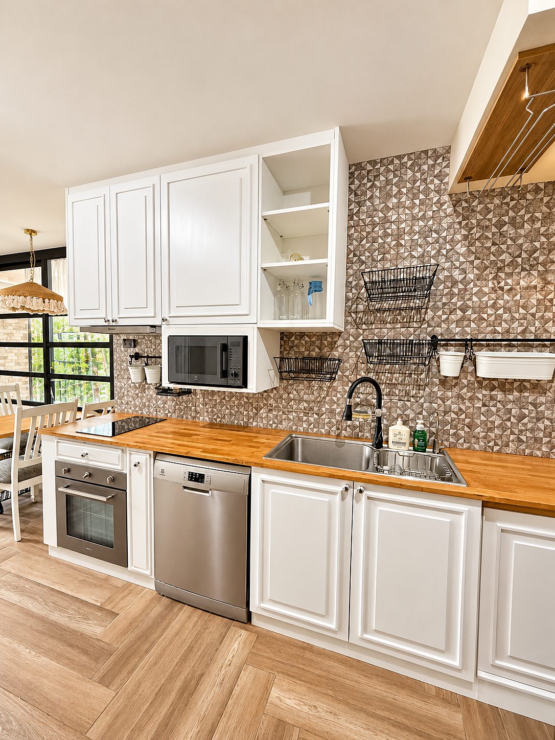 Alcove 10: Kitchen