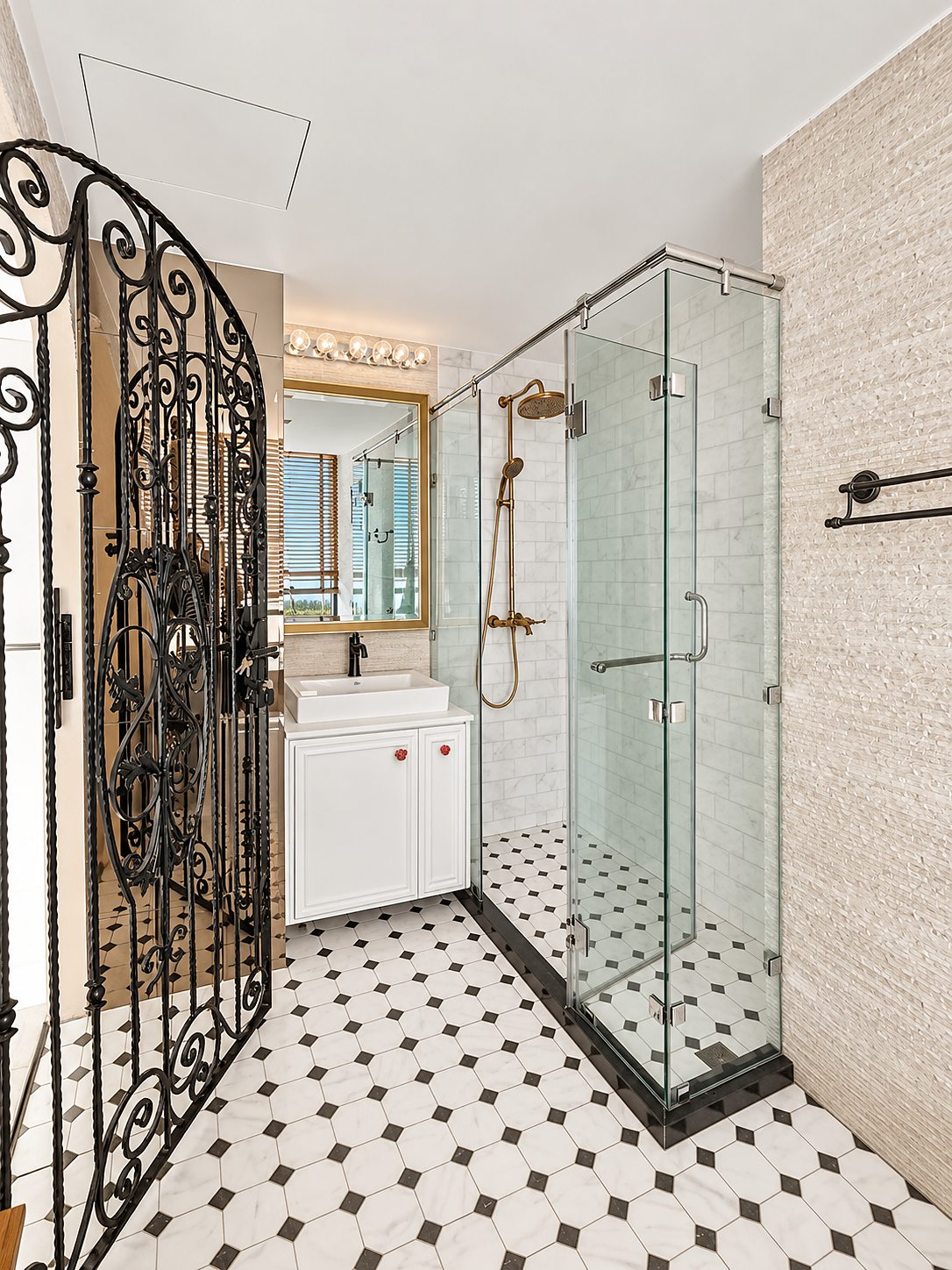 Alcove 10: Bathroom