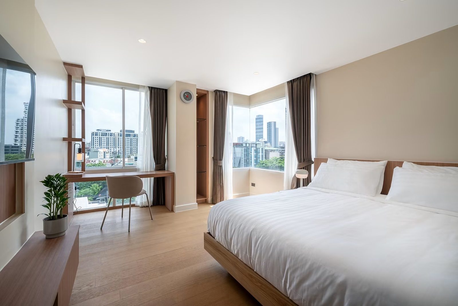 Alcove 49: Master bedroom