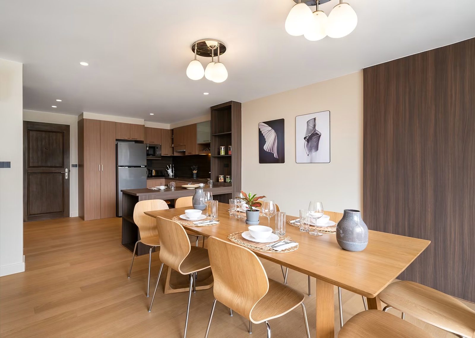 Alcove 49: Dining area