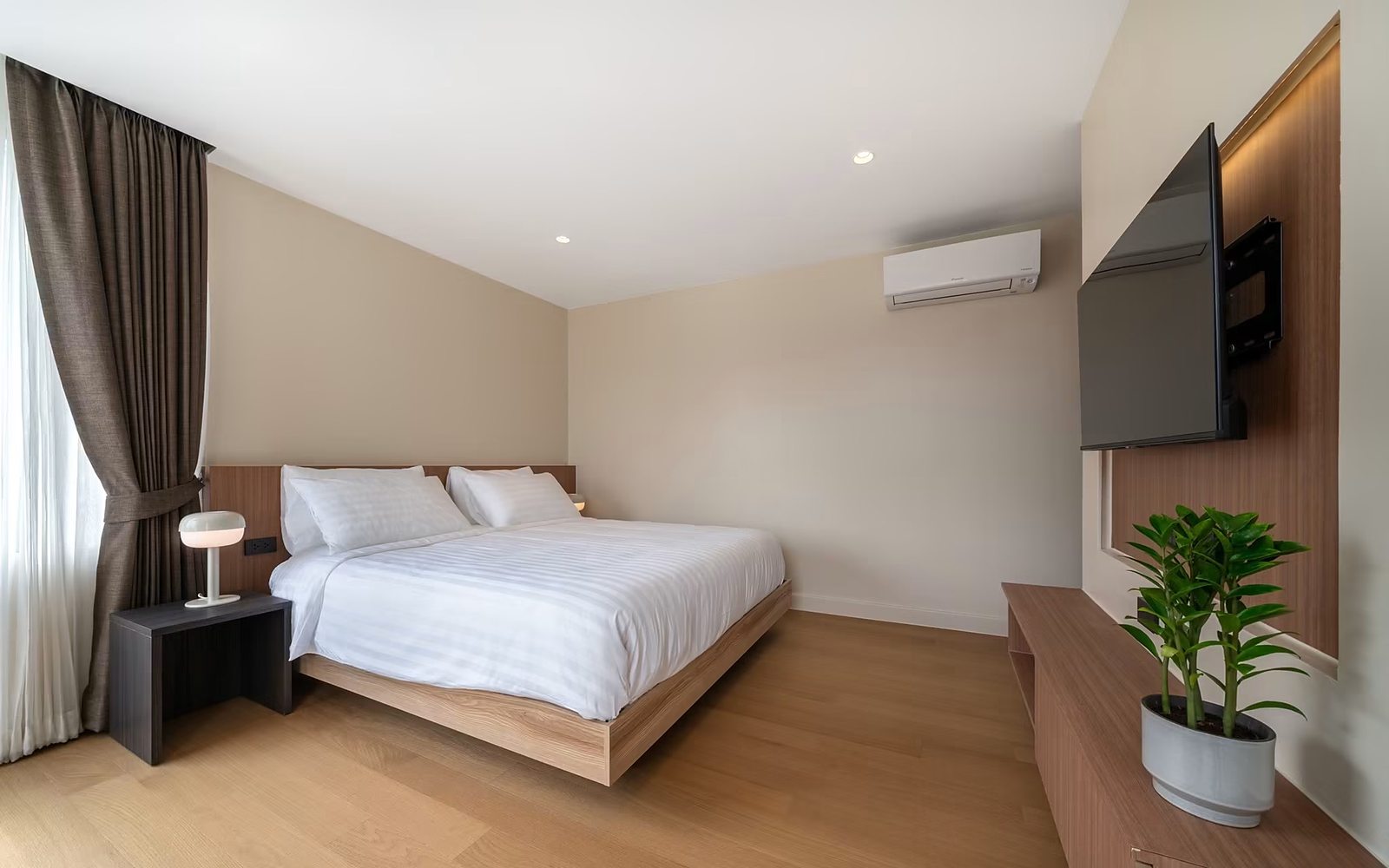 Alcove 49: Bedroom