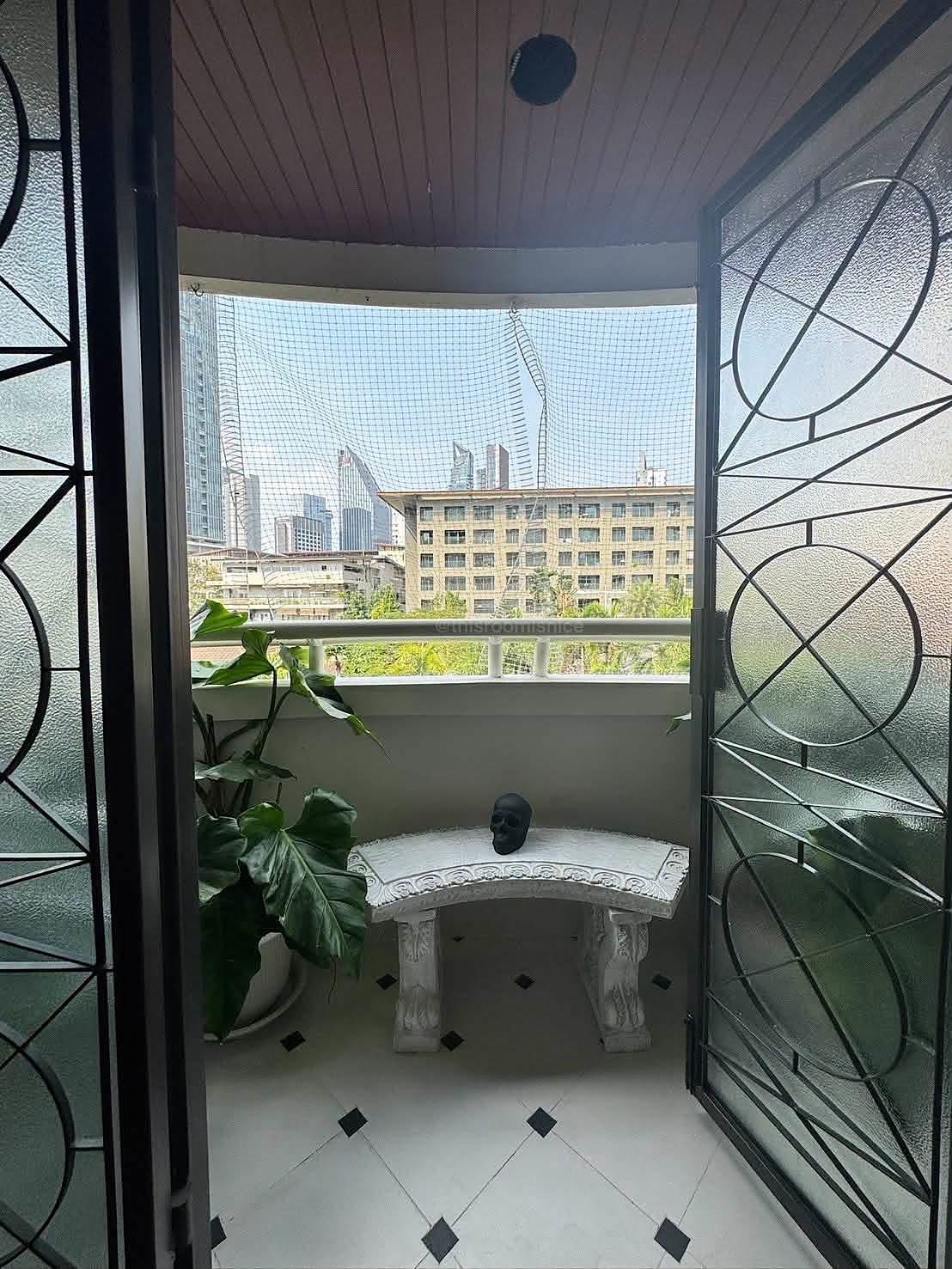 Aree Place Sukhumvit 26: Balcony