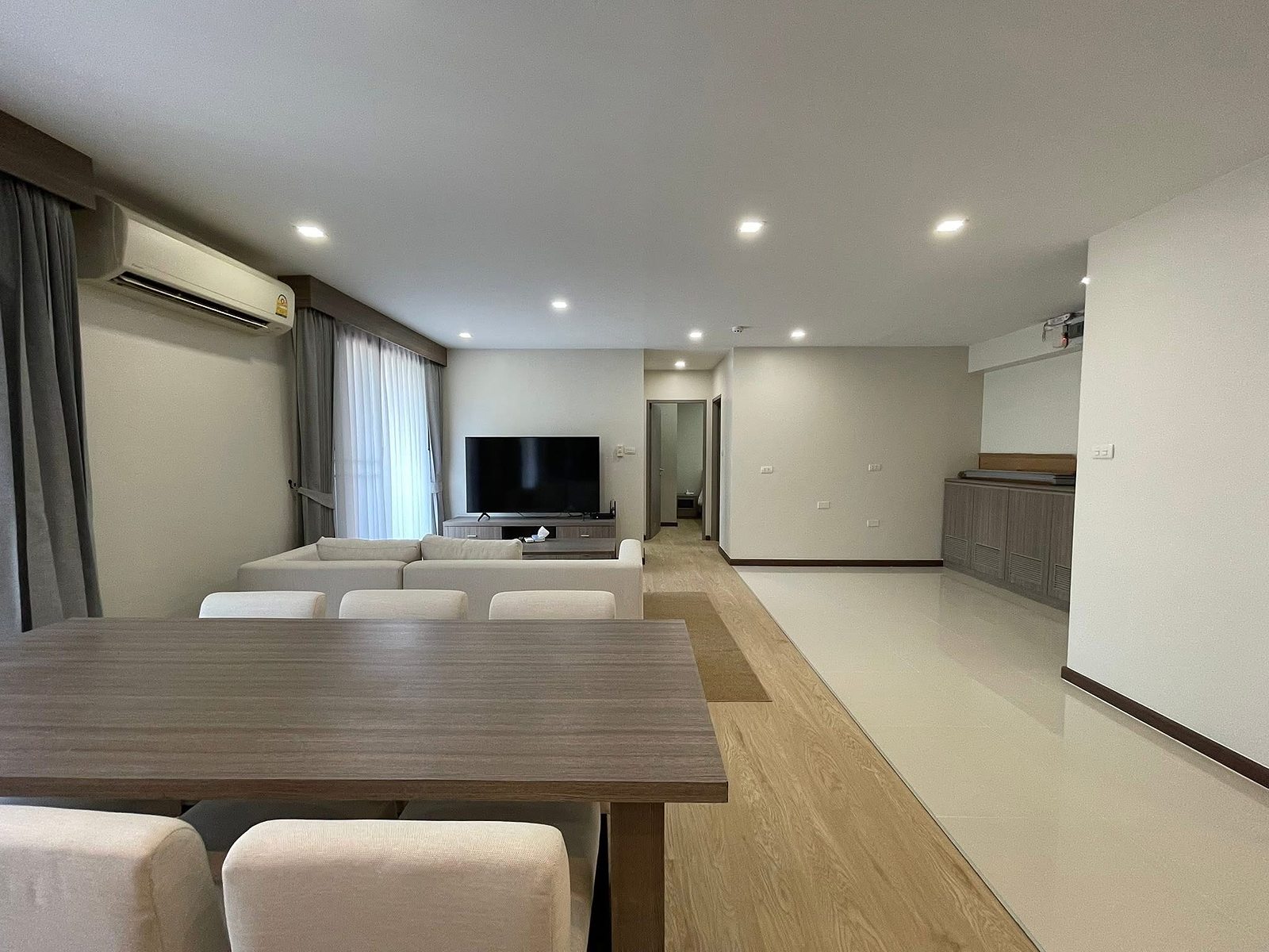 Art @ Thonglor 25: Dining and living area
