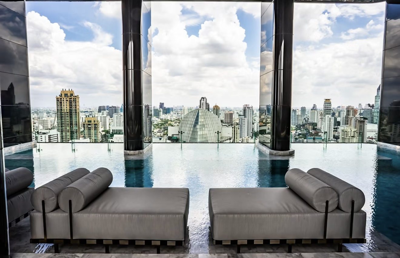 Ashton Asoke: Infinity pool with city view