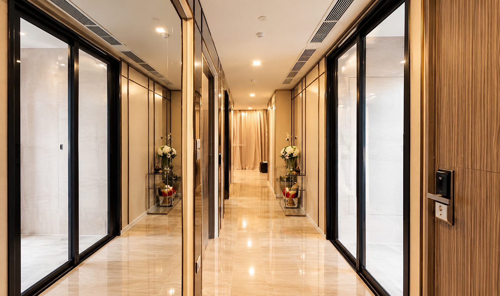 Ashton Asoke: Hallway