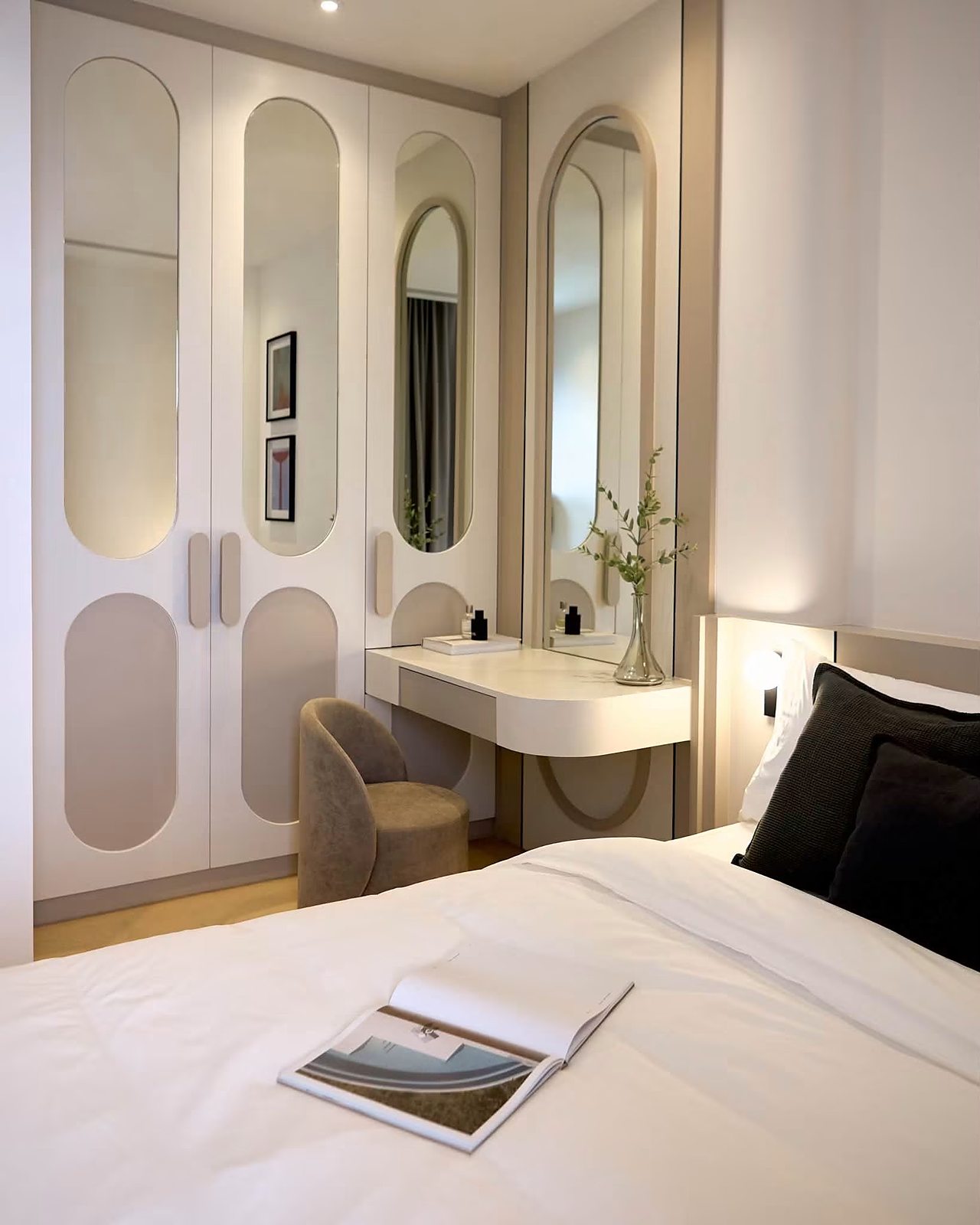 Ashton Asoke - Rama 9: Bedroom wardrobe and vanity
