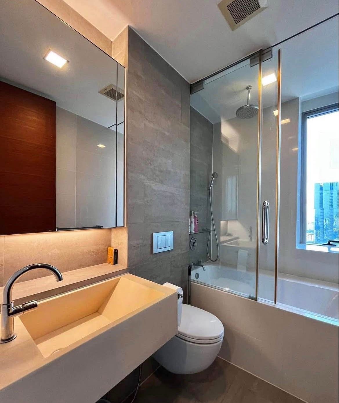 Ashton Morph 38: Bathroom