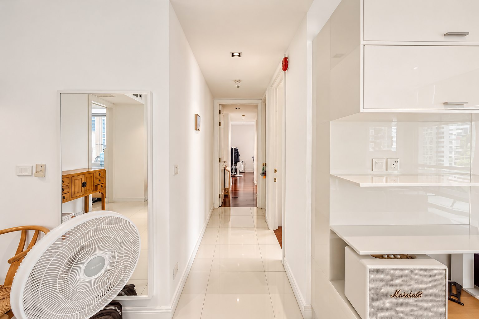 Athenee Residence: Hallway