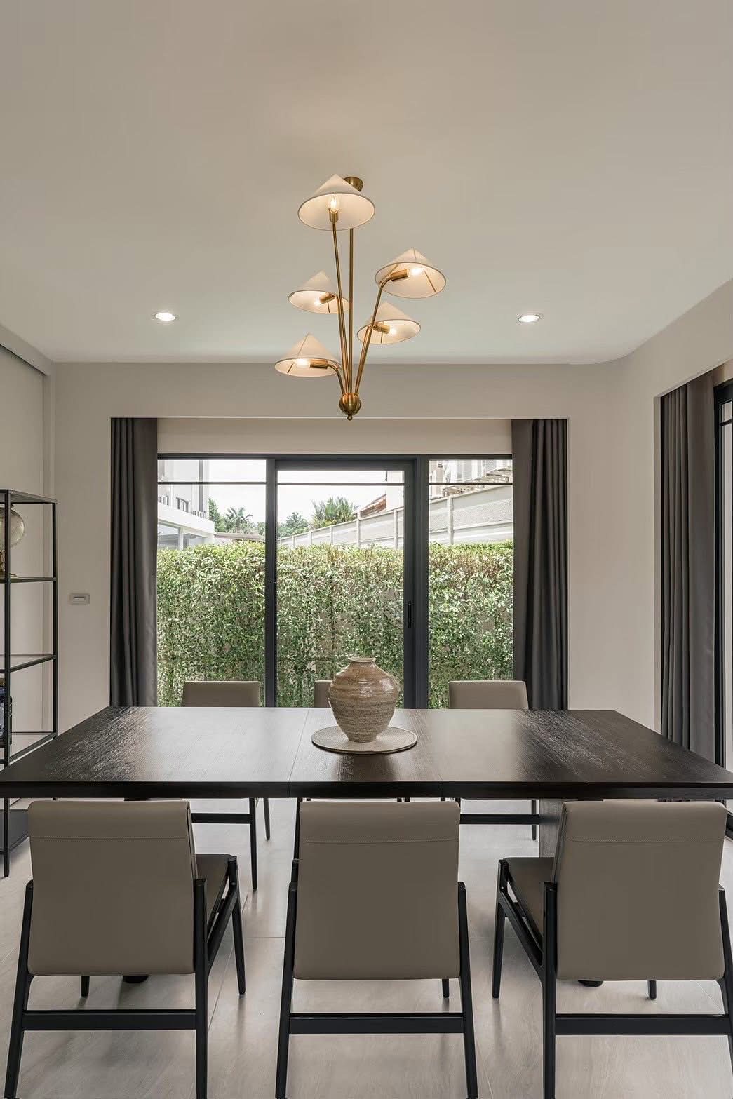 Baan Klang Muang Classe Sukhumvit 77: Dining room [show unit]
