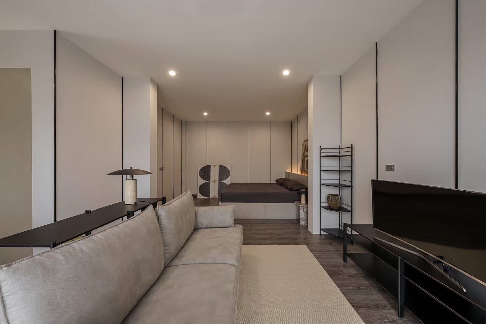 Baan Klang Muang Classe Sukhumvit 77: Master bedroom [show unit]