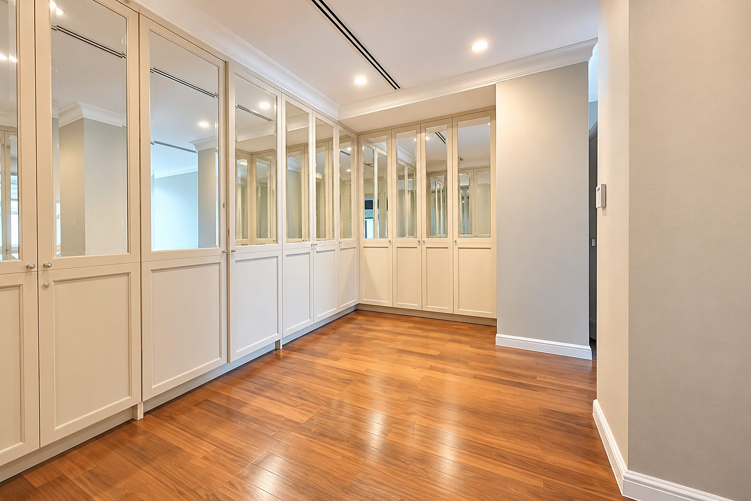 Baan Sansiri Sukhumvit 67: Built-in cabinets