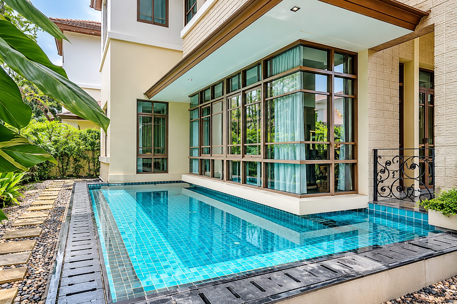 Baan Sansiri Sukhumvit 67: Private swimming pool
