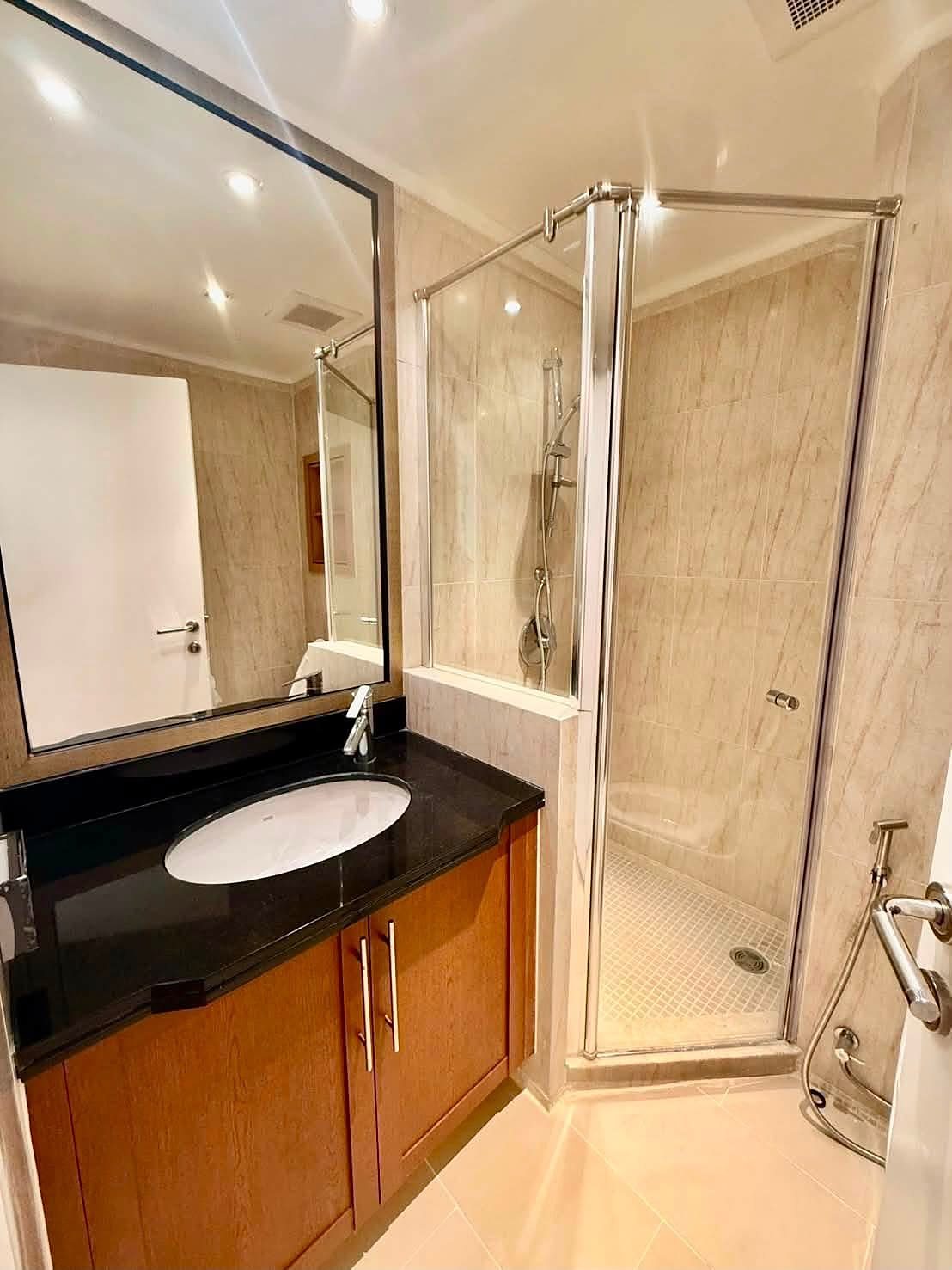 Baan Sirirudee: Bathroom