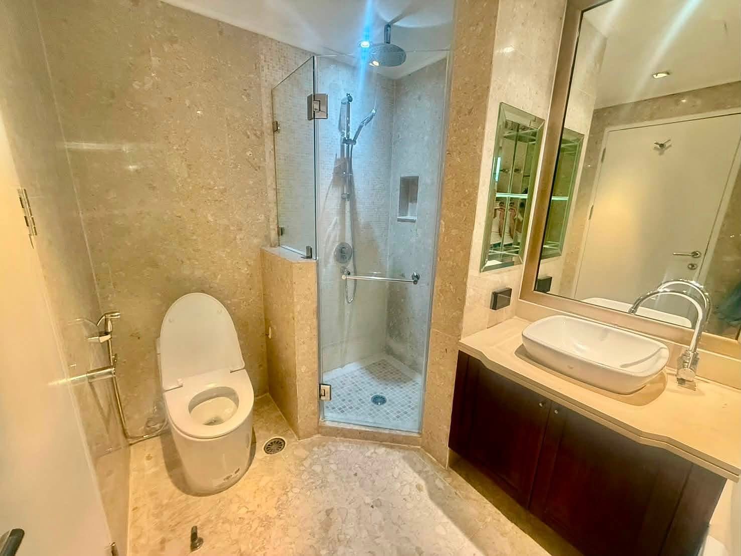 Baan Sirirudee: Second bathroom