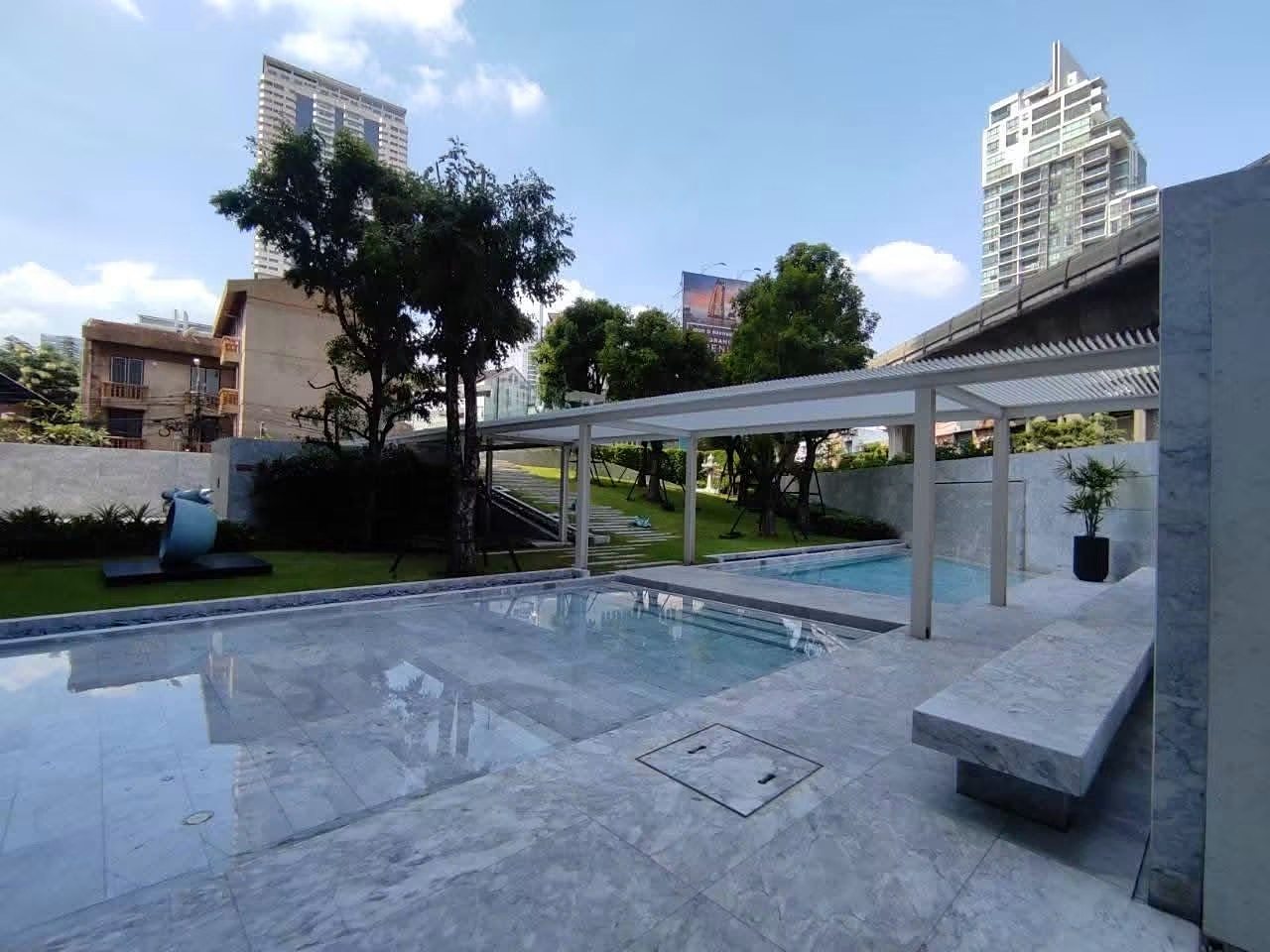 BEATNIQ Sukhumvit 32: Swimming pool