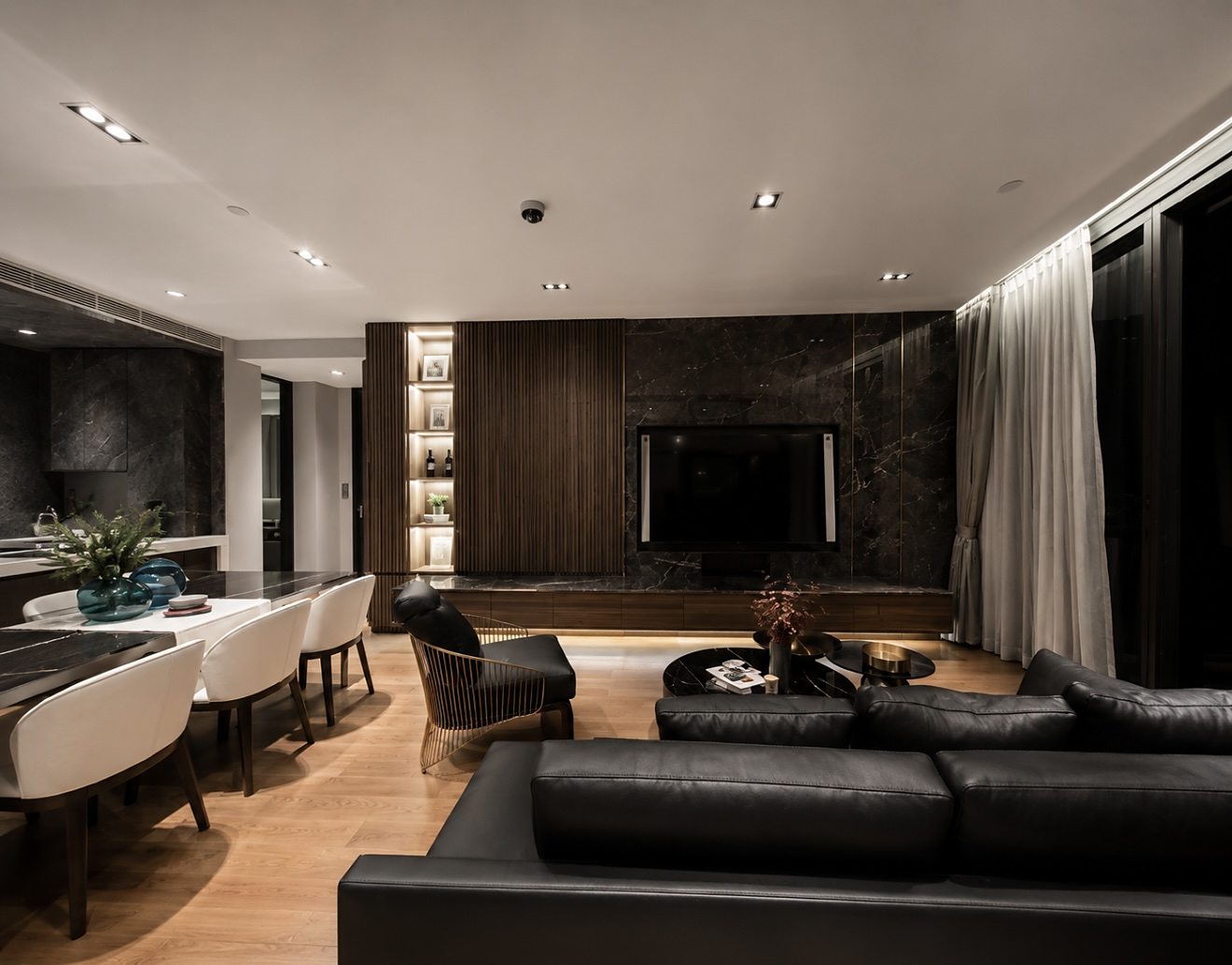 BEATNIQ Sukhumvit 32: Living and dining area