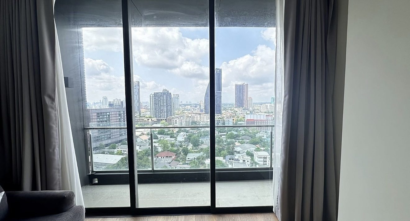 BEATNIQ Sukhumvit 32: City view from balcony