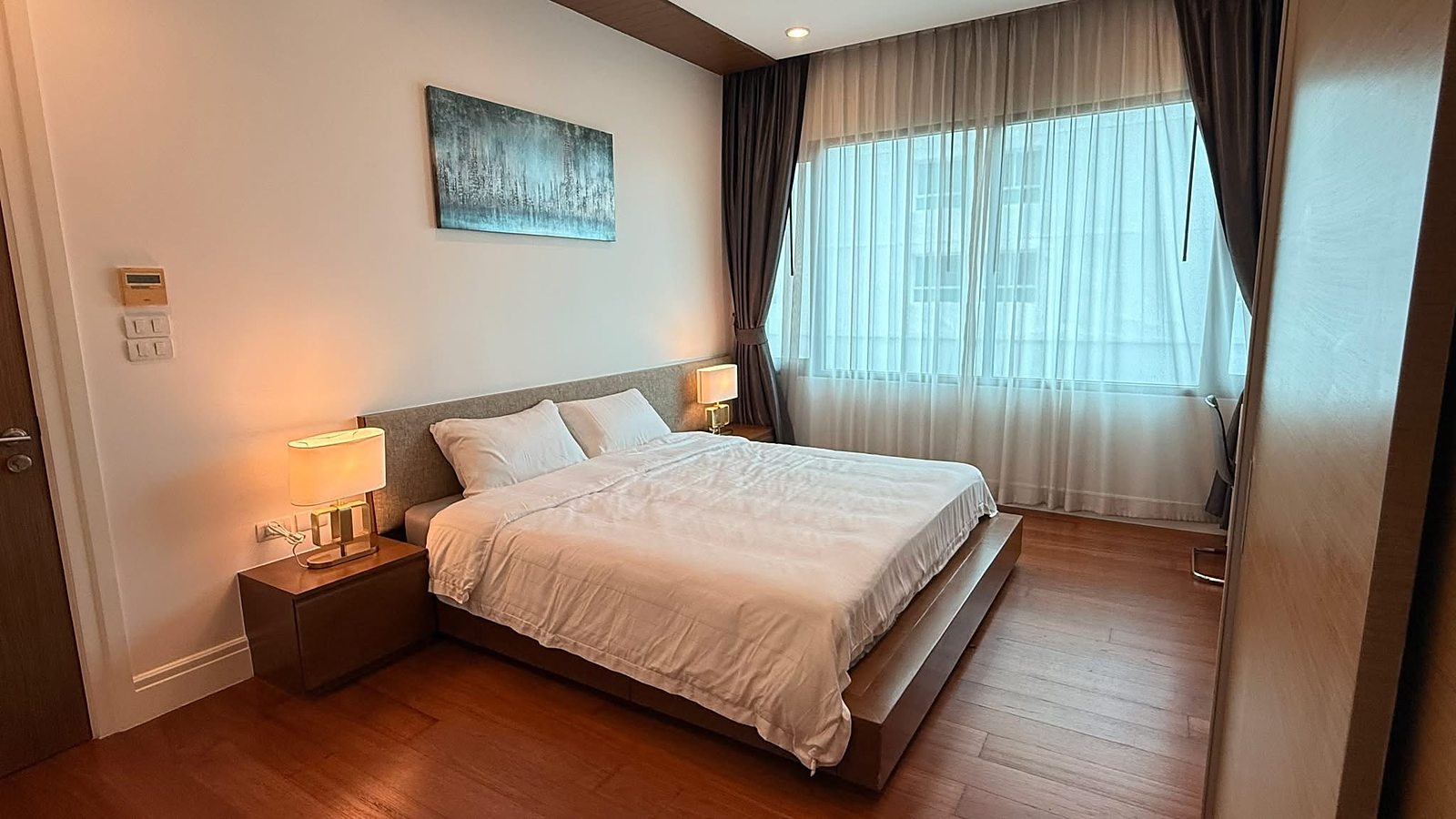 Bright 24: Bedroom