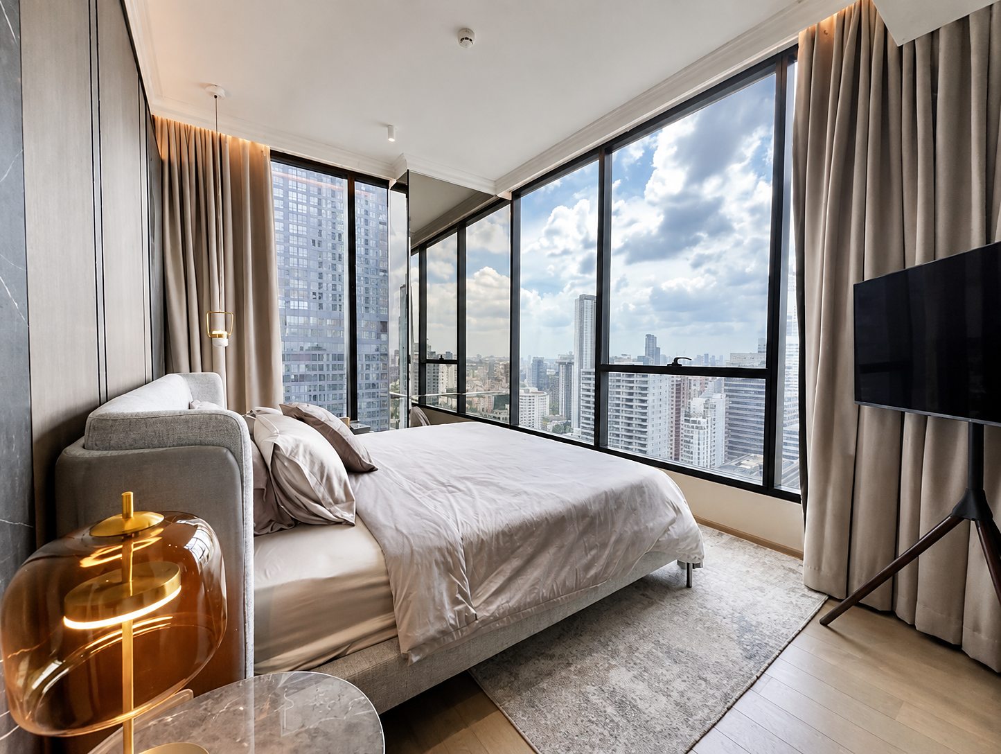 Celes Asoke: Master bedroom