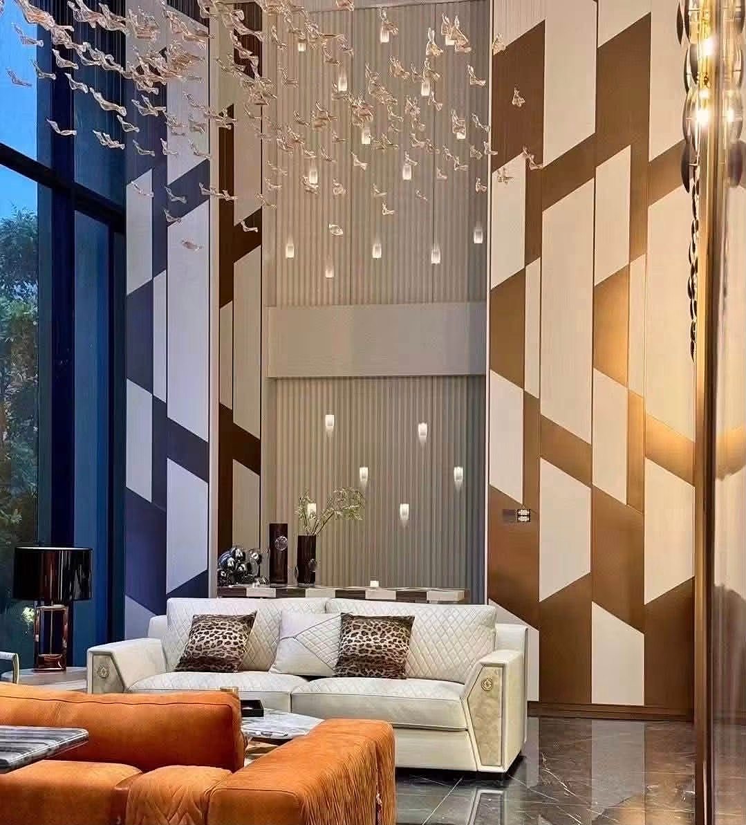 Commercial Shop near BTS Phrom Phong: Double-height lobby