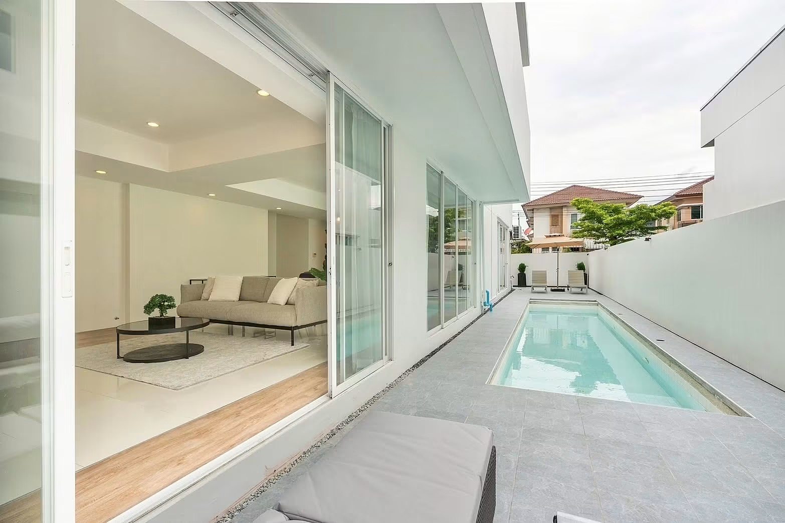 Courtyard Villa Rama 9 – Outer Ring: Private swimming pool