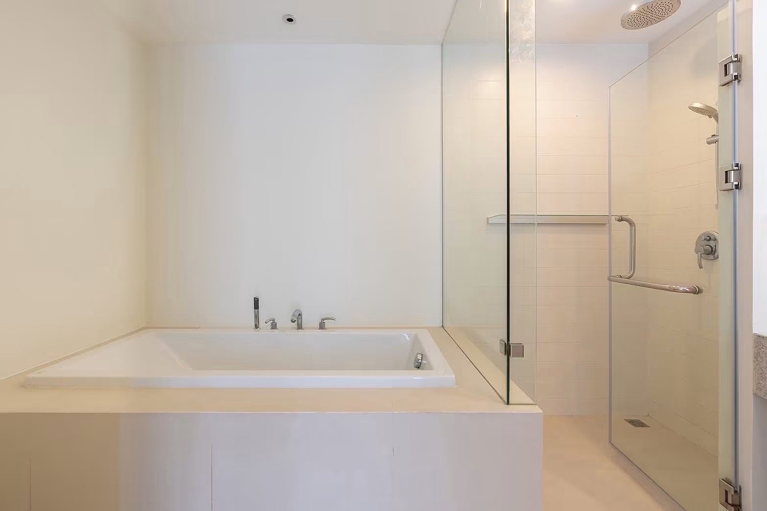 Courtyard Villa Rama 9 – Outer Ring: Bathroom