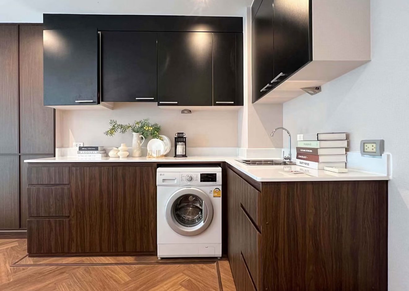D65 Condominium: Kitchen