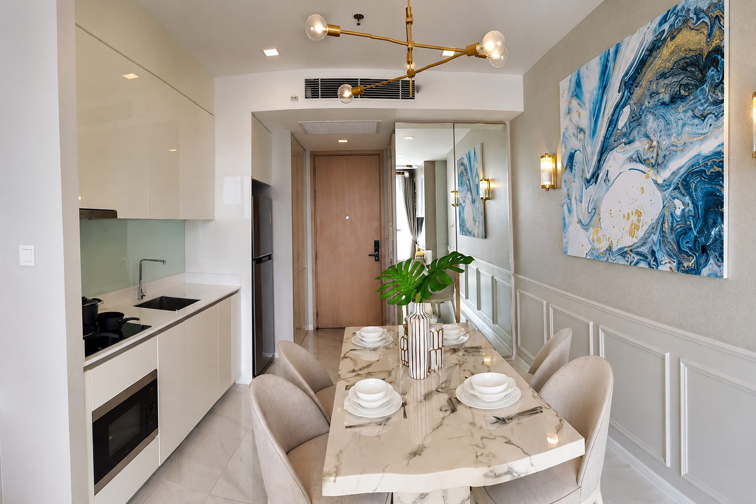 Hyde 11: Kitchen and dining
