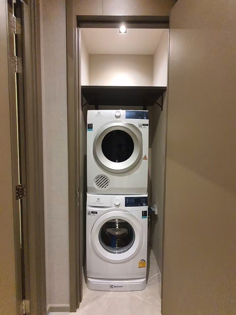 Hyde Heritage Thonglor: Washer and dryer