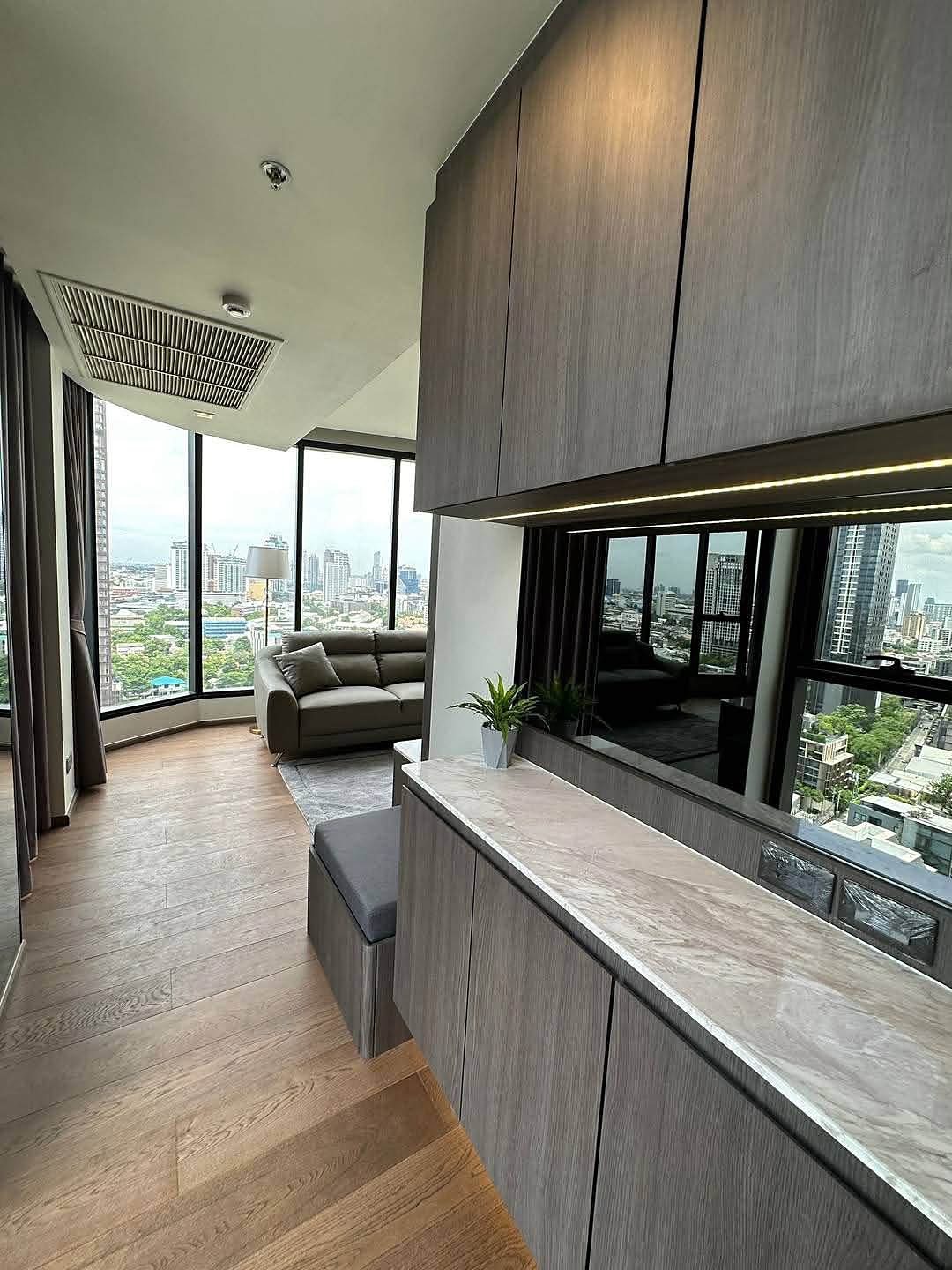 IDEO Q Sukhumvit 36: Living area with view
