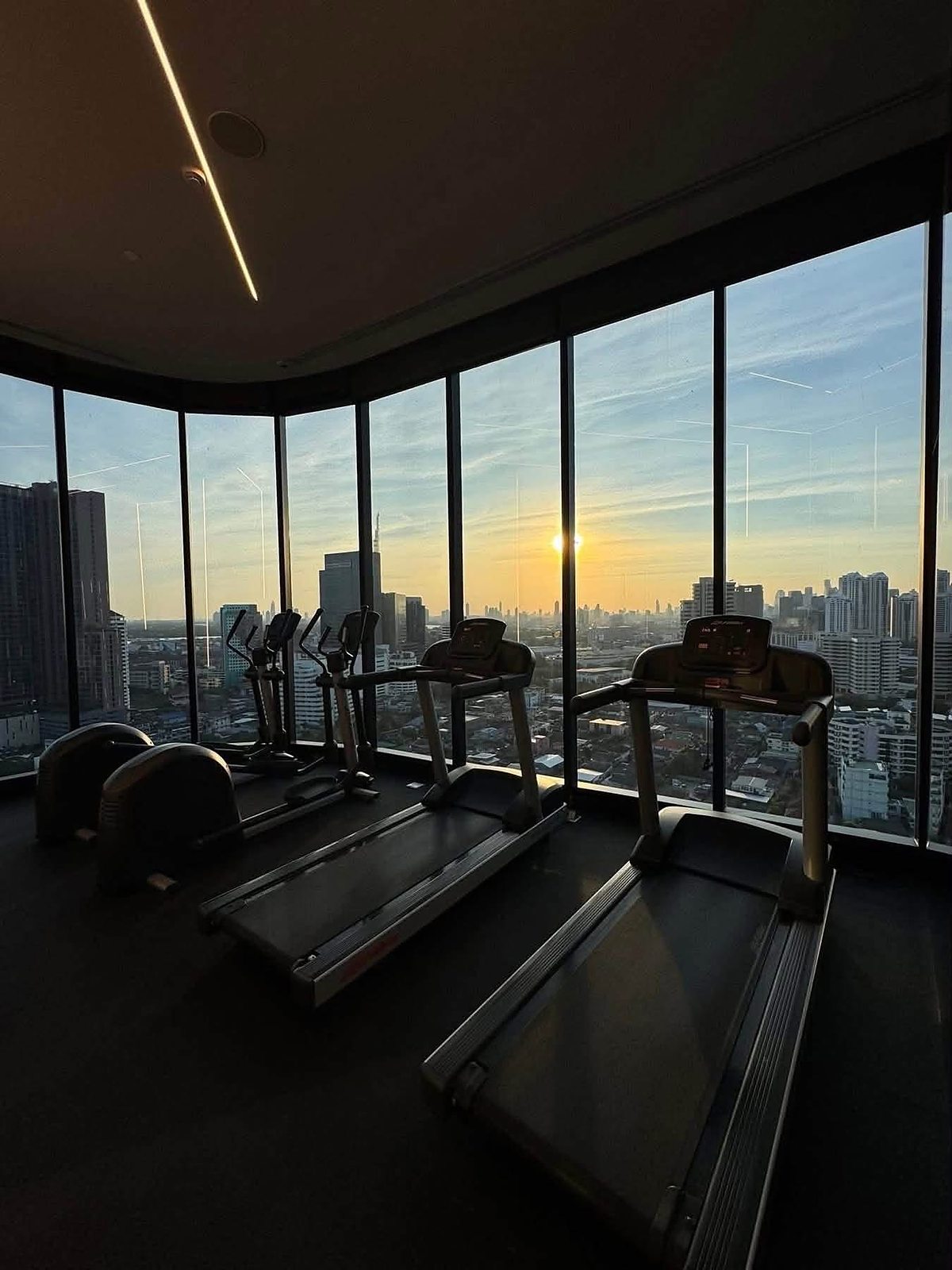 Ideo Q Sukhumvit 36: Fitness room view