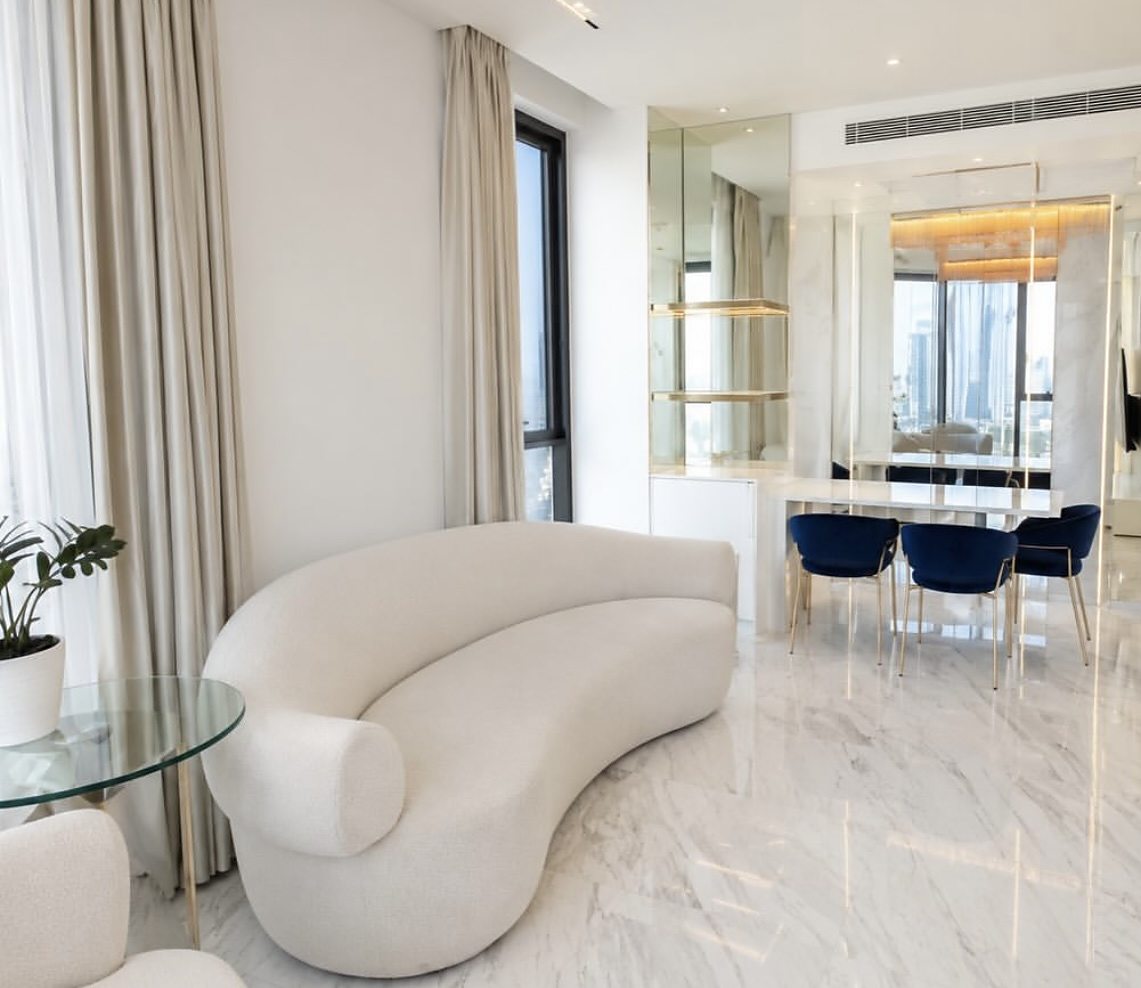 IDEO Q Sukhumvit 36: Living and dining area