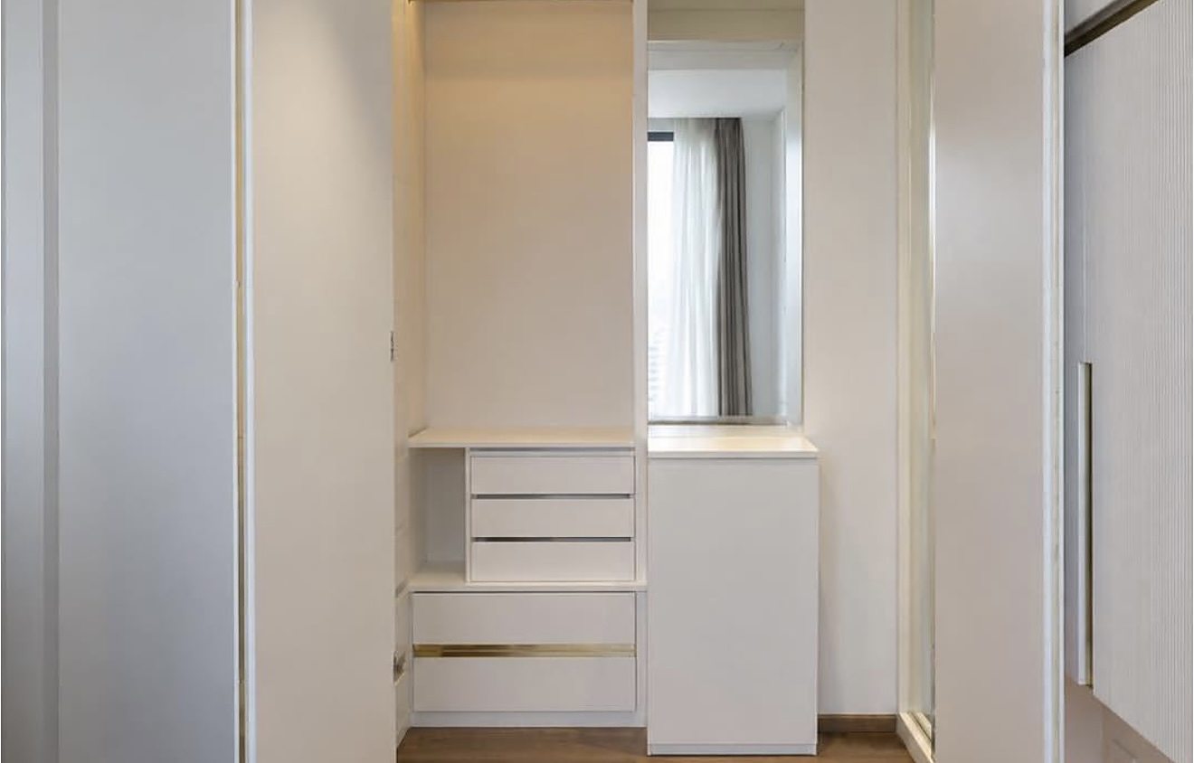 IDEO Q Sukhumvit 36: Dressing area