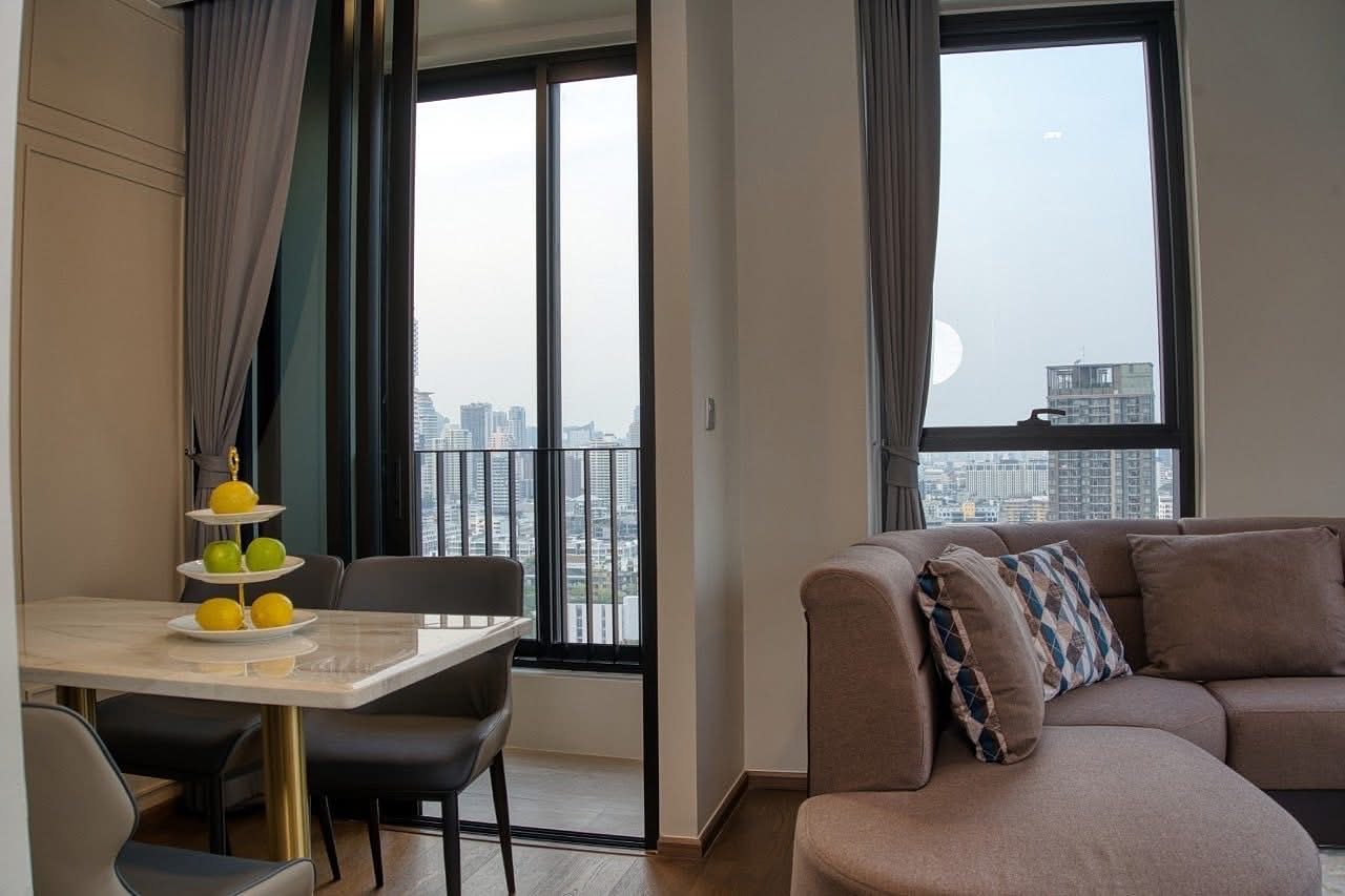 IDEO Q Sukhumvit 36: Dining area with view