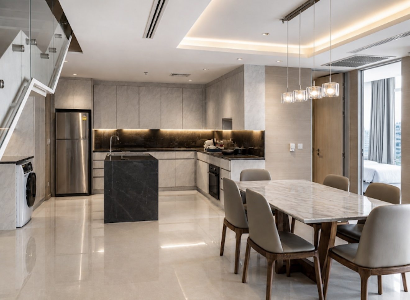 Jasmine 59 Hotel · Penthouse 2 & 3: Kitchen and dining area