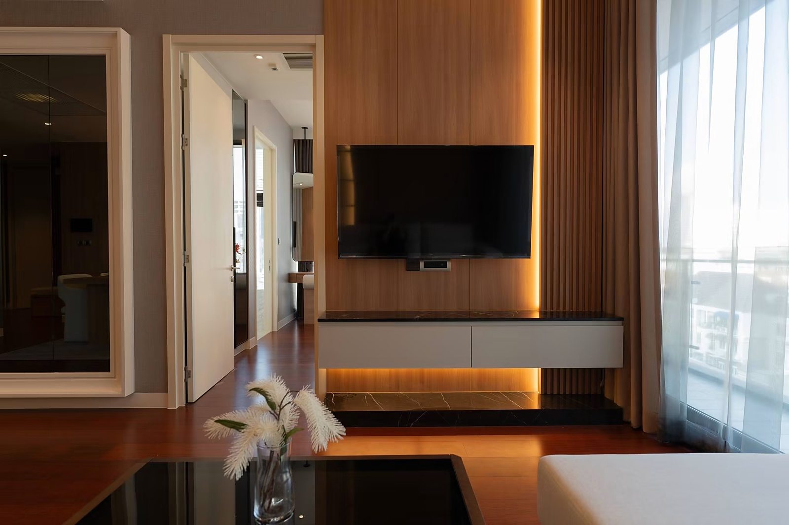 KHUN by YOO Thonglor: Living room