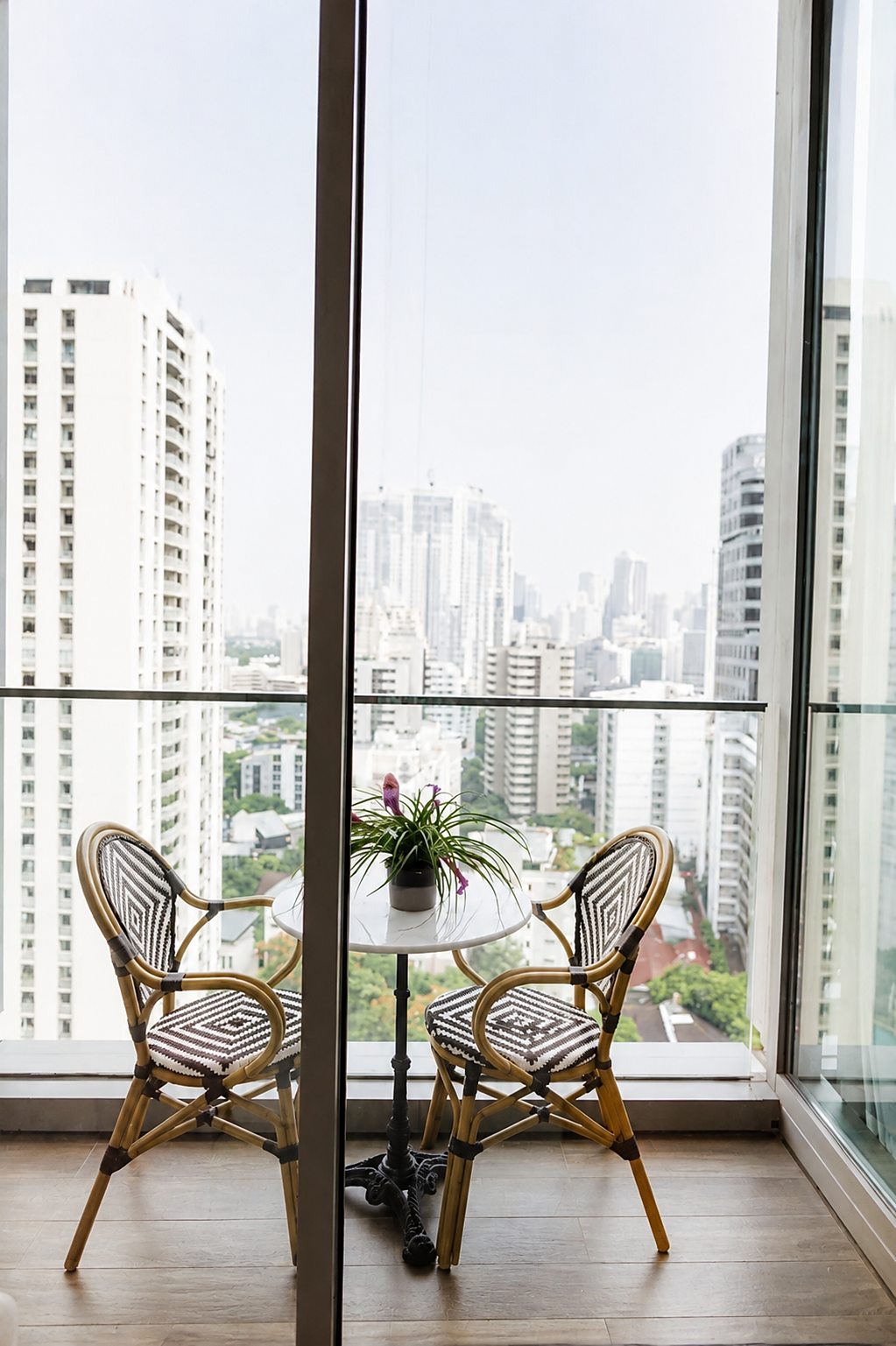 KRAAM Sukhumvit 26: Balcony with city view