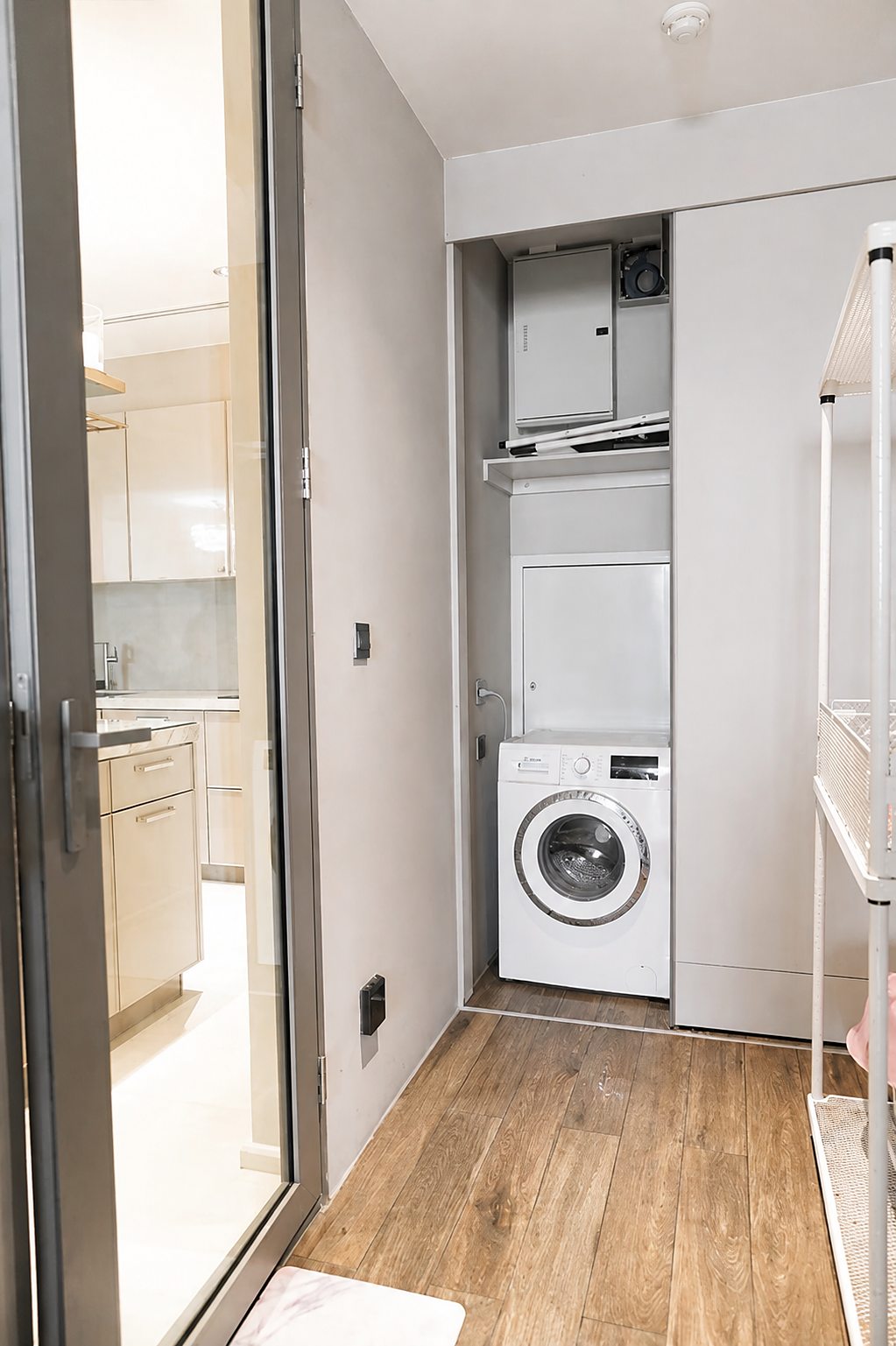KRAAM Sukhumvit 26: Laundry area